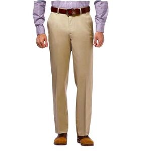 Men's Haggar khaki Classic Fit, Flat Front, Hidden Expandable Waistband 42/26.5”